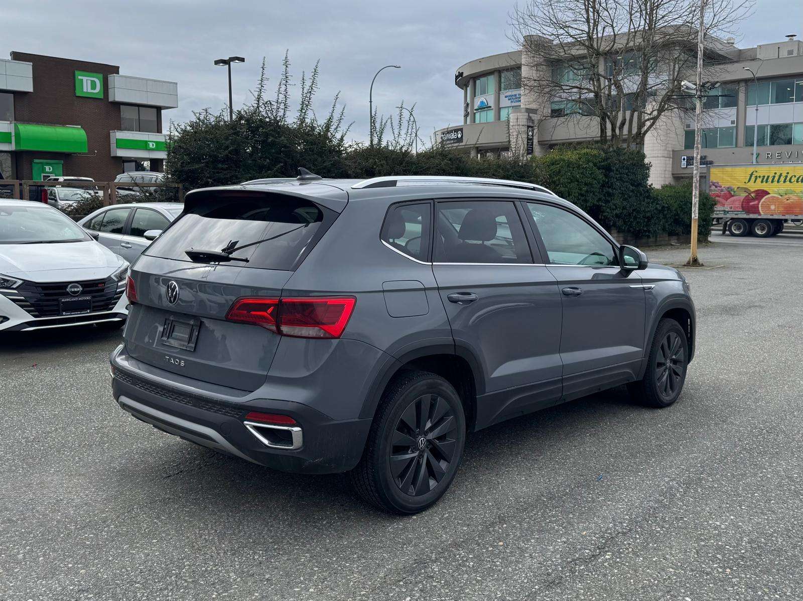 2024 Volkswagen Taos — view 5