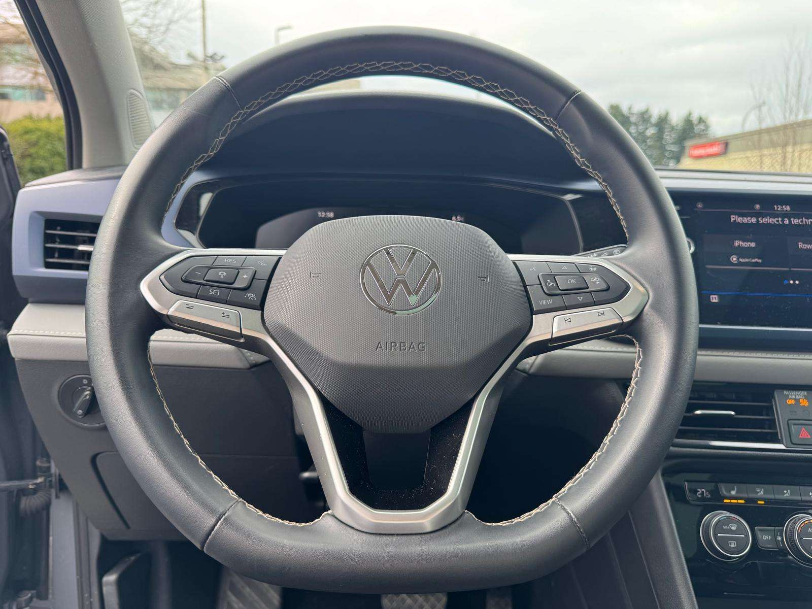 2024 Volkswagen Taos — view 9