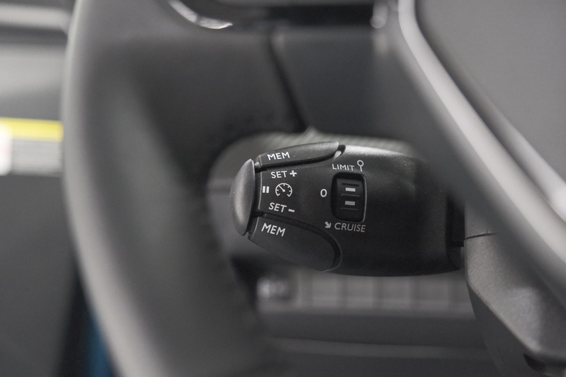 Peugeot 2008 1.2 Hybrid 145 Allure | Apple Carplay | Climate Co — photo 3
