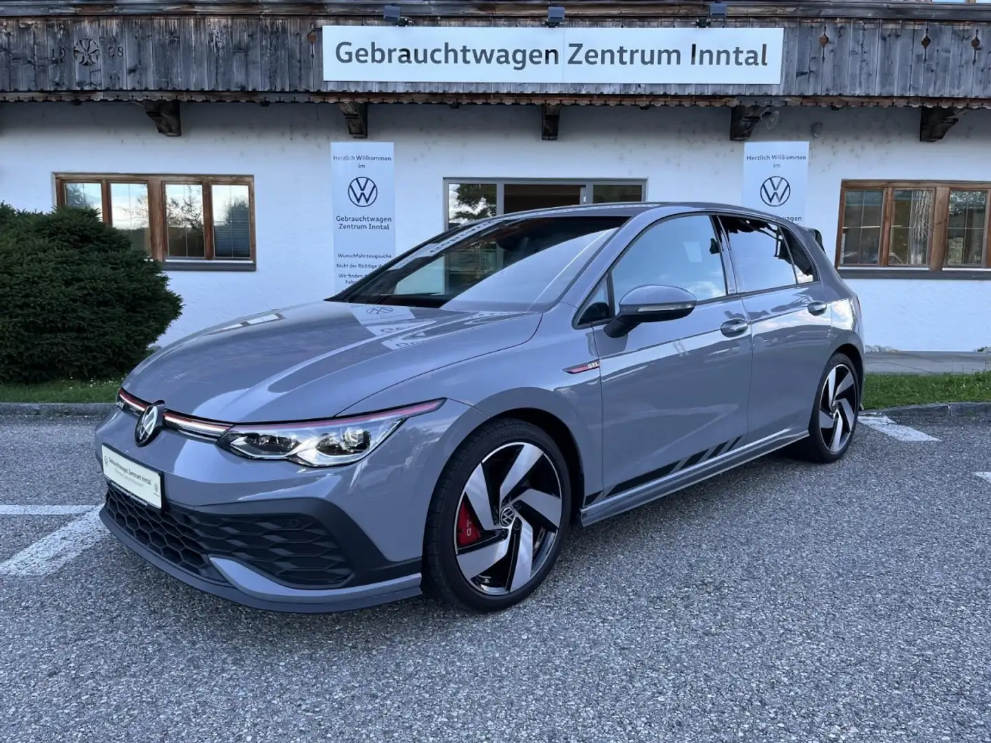 Volkswagen Golf VIII GTI Clubsport 45 2,0 TSI DSG (Navi+LED) Schwarz - 2