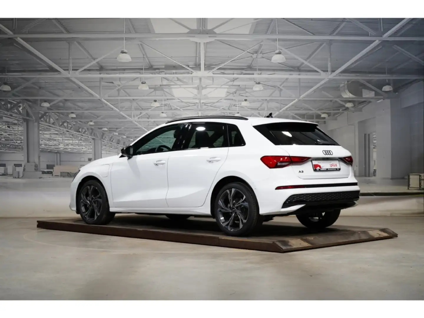 Audi A3 Sportback 40 TFSI e advanced S line Weiß - 2