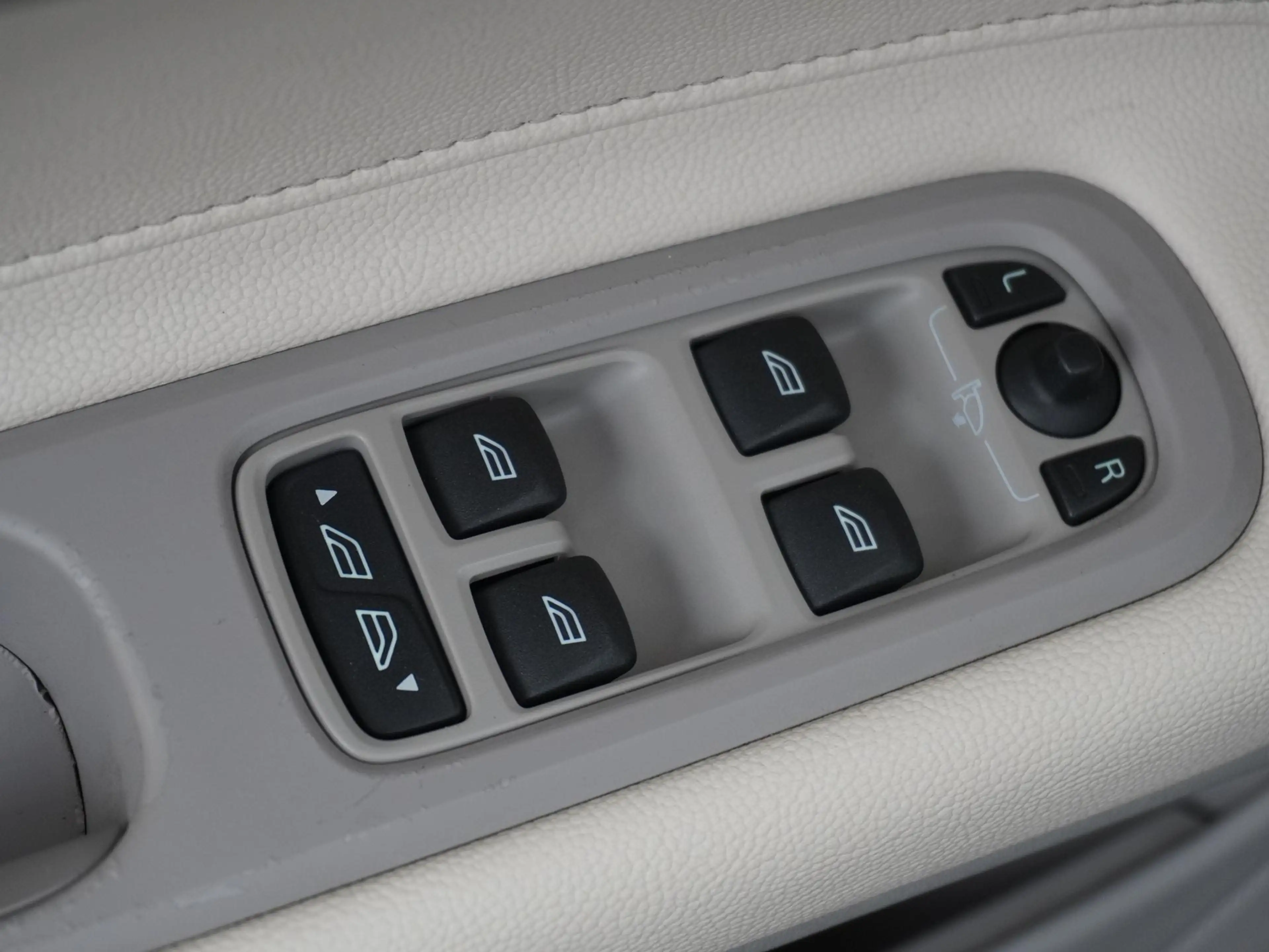 Volvo C70 Convertible 2.4i Intro Edition Leder/ PDC / Cruise — photo 14
