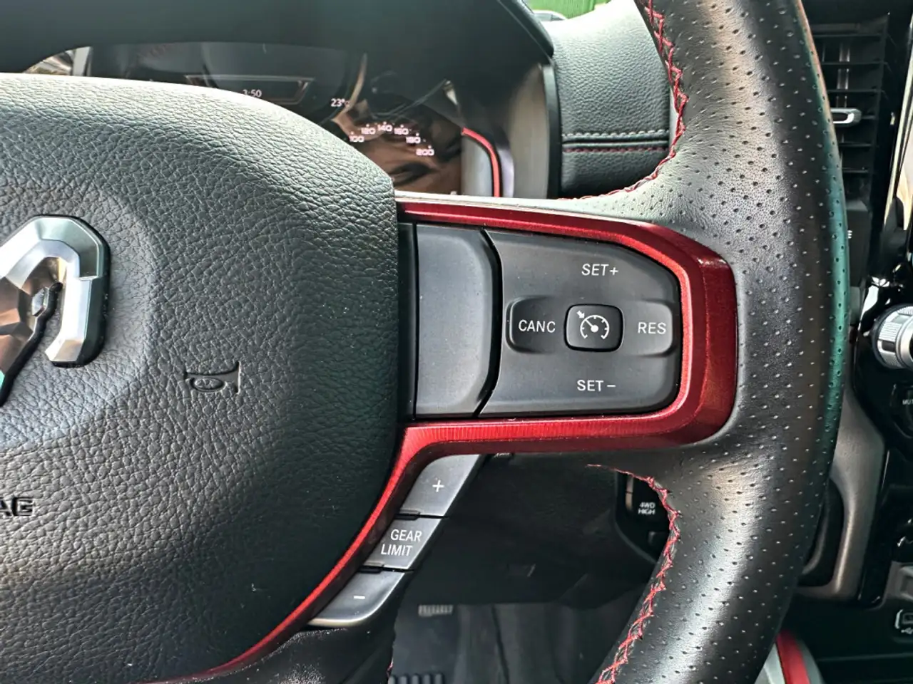 RAM 1500 снимка RAM 1500