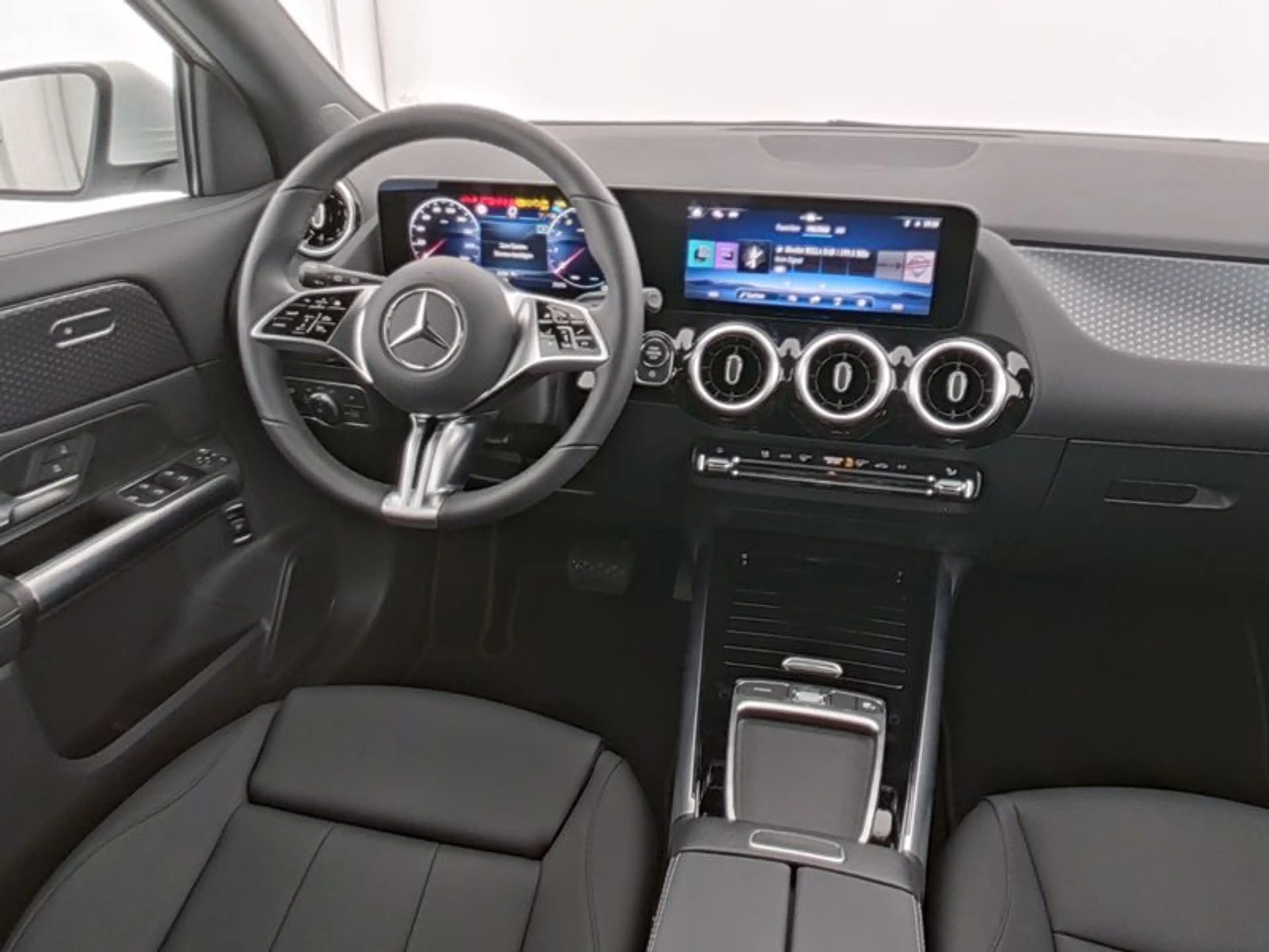 Mercedes-Benz GLA 200 , PROGRESSIVE AHK KAMERA SPUR PDC SHZ — photo 7