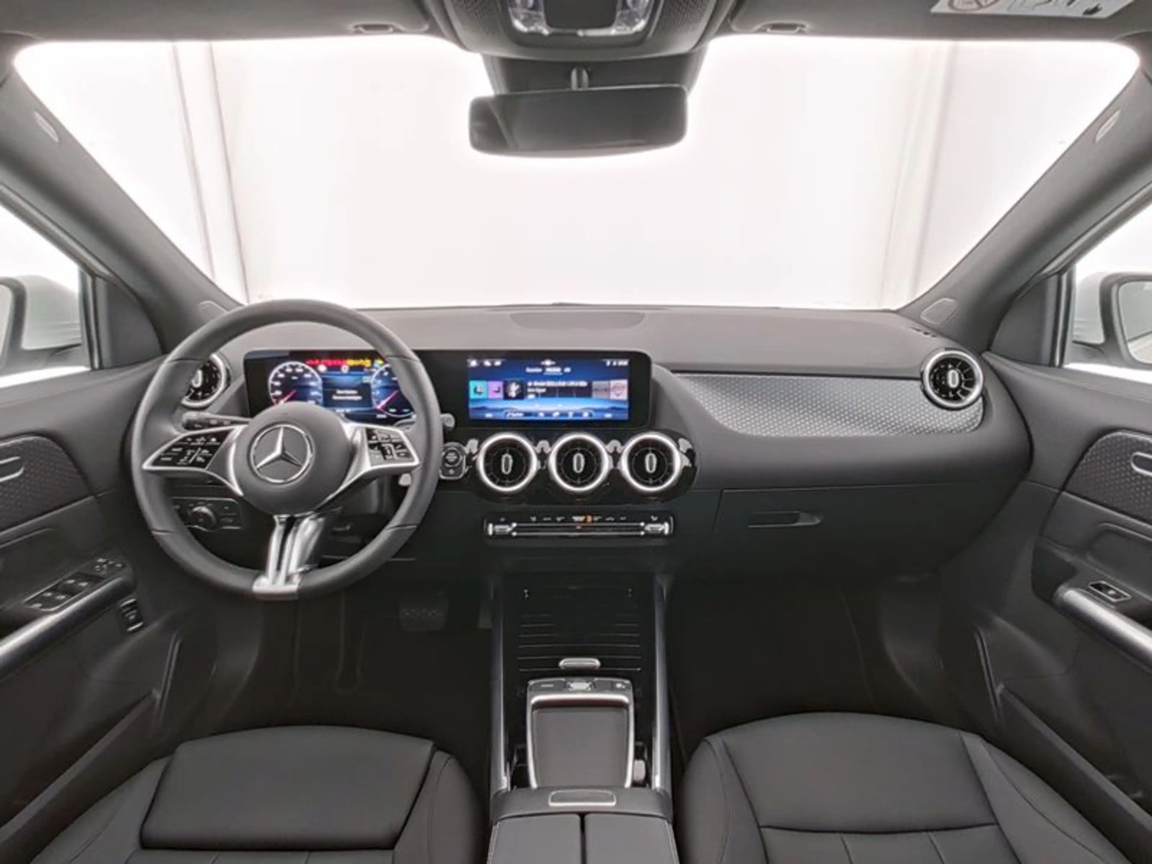 Mercedes-Benz GLA 200 , PROGRESSIVE AHK KAMERA SPUR PDC SHZ — photo 8