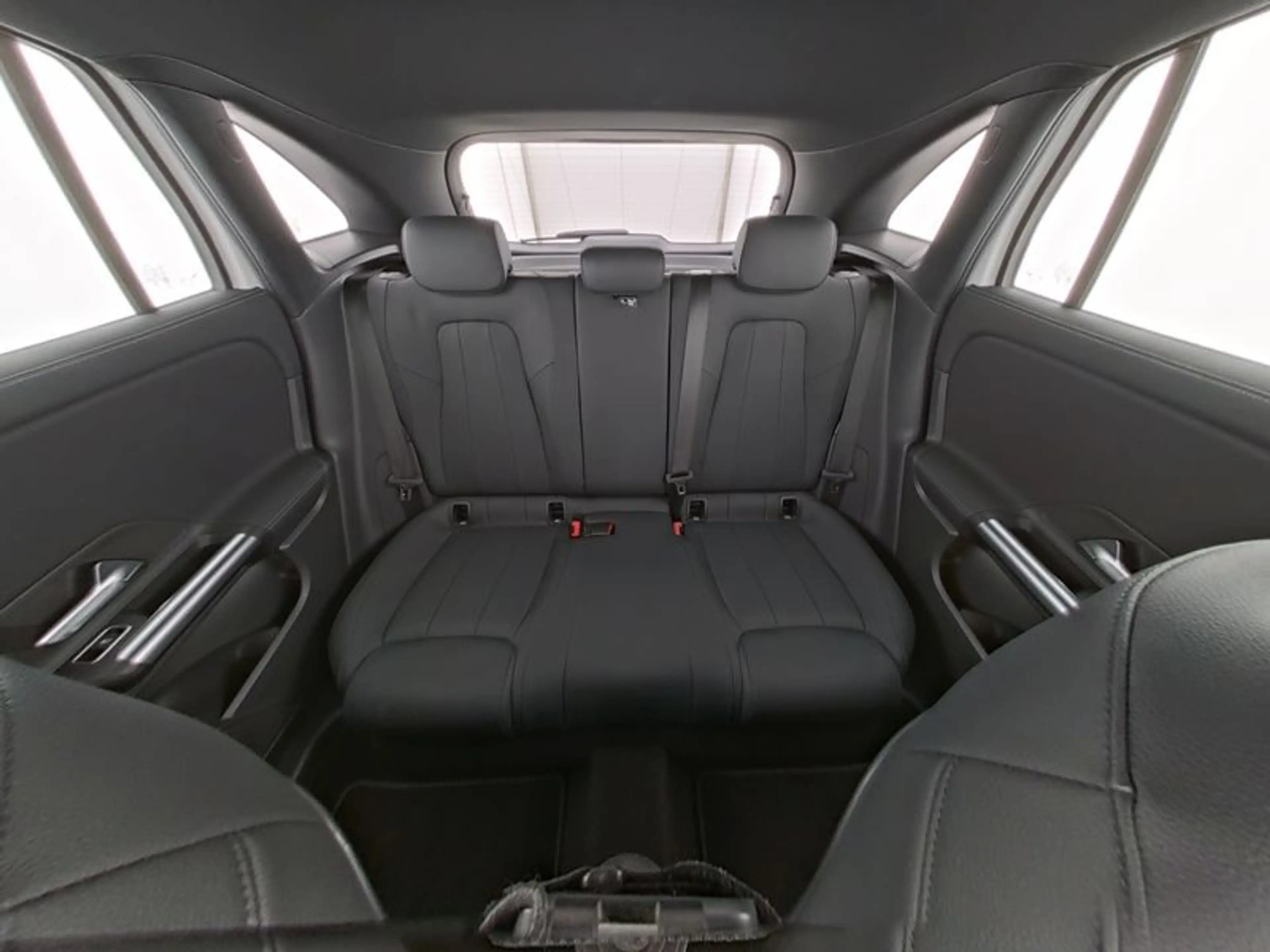 Mercedes-Benz GLA 200 , PROGRESSIVE AHK KAMERA SPUR PDC SHZ — photo 9