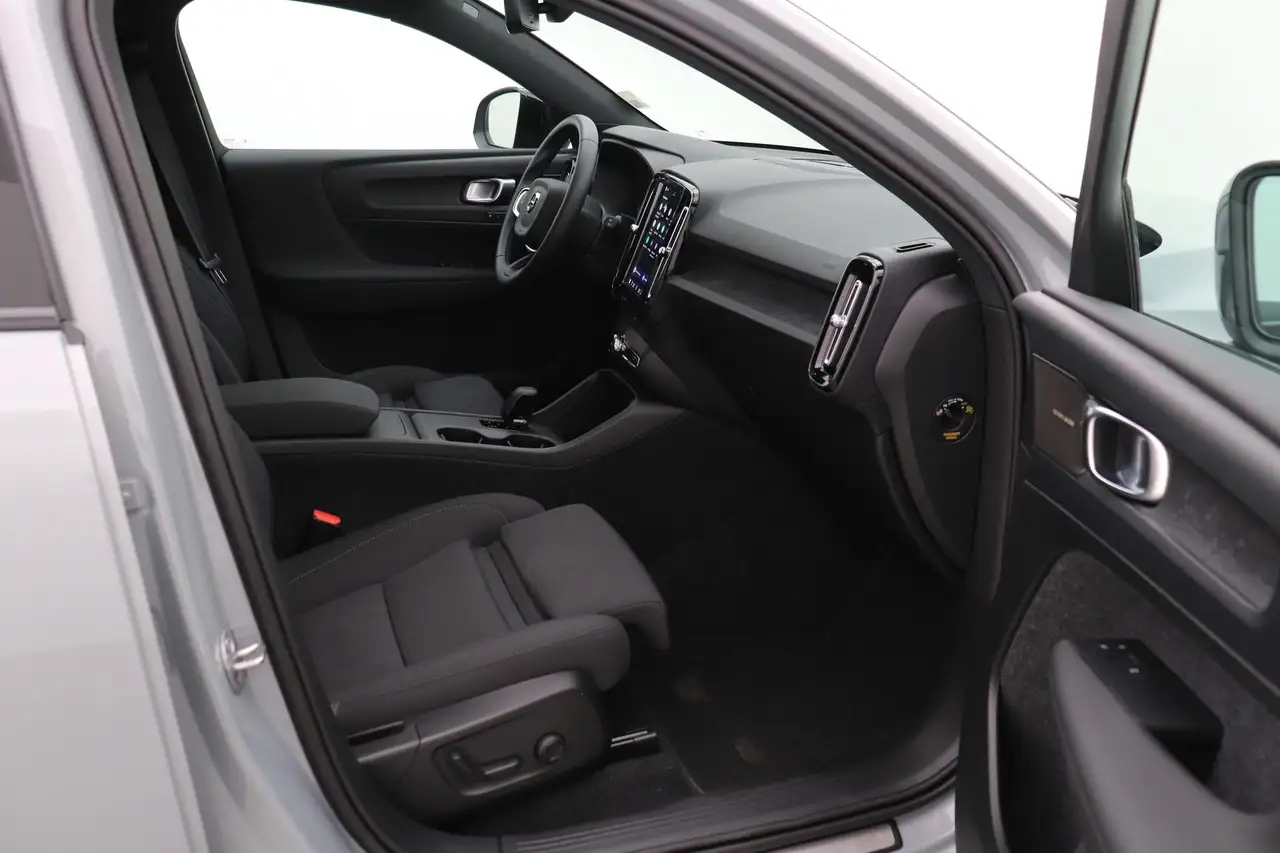 Volvo EX40 2026