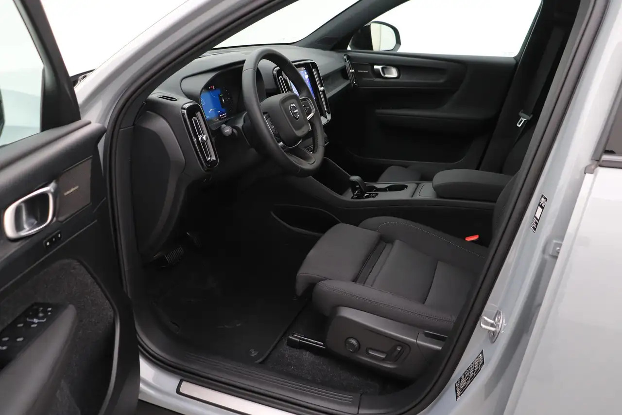 Volvo EX40 2026