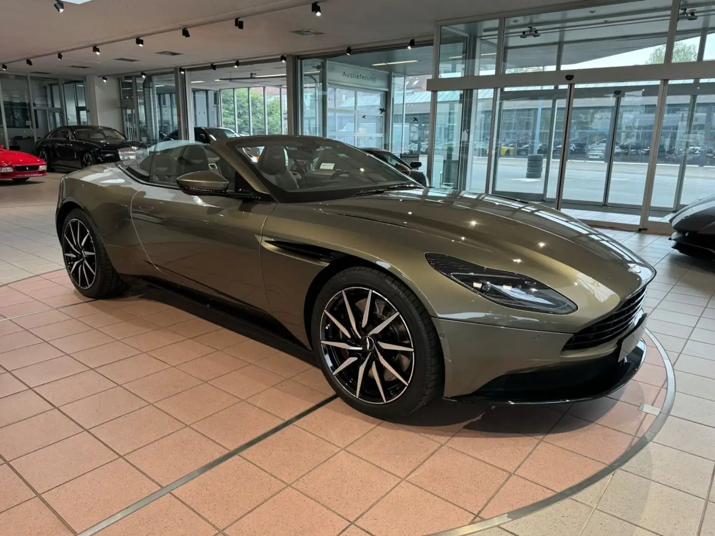 Aston Martin DB11 V8 Volante  Bang&Olufsen/ComfortPack Verde - 2