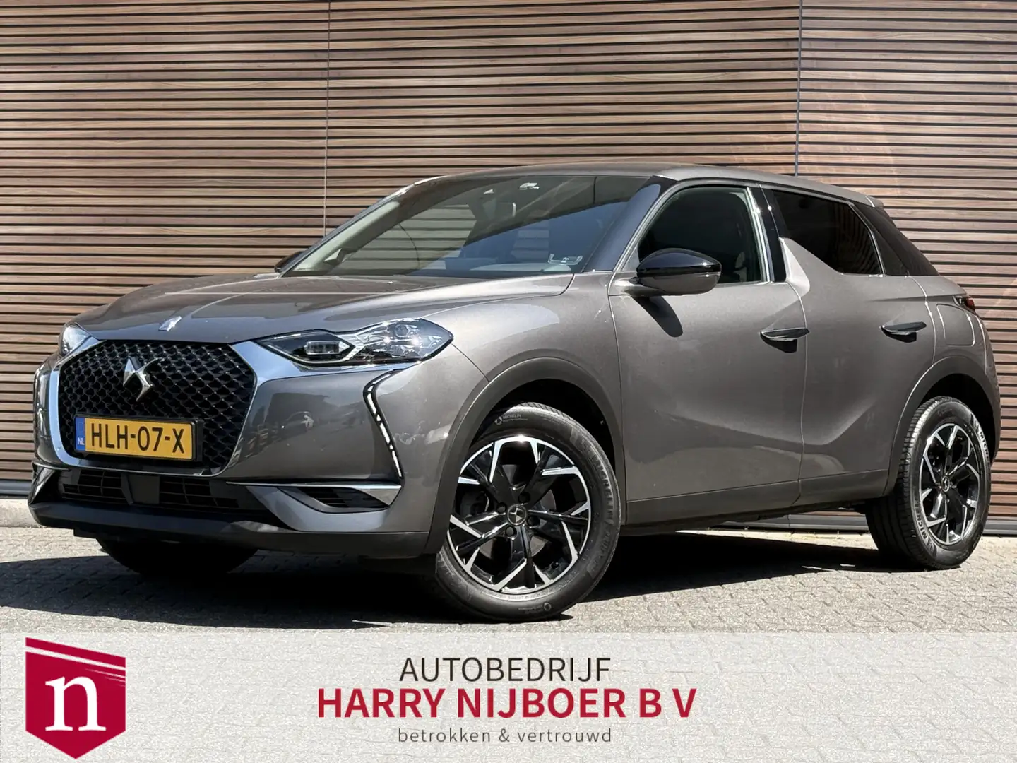 DS Automobiles DS 3 Crossback 1.2 PureTech So Chic Carplay / Camera / Lm Velgen Grau - 1