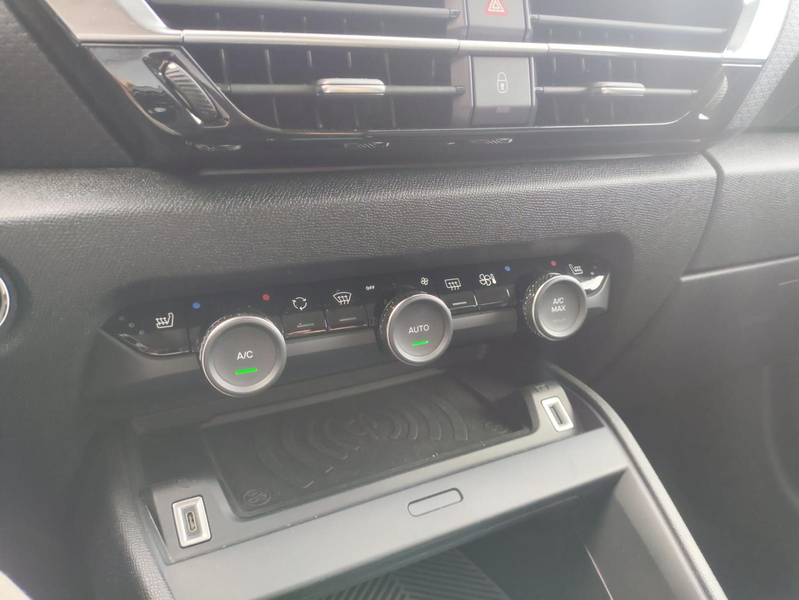 Citroen C4 1.2 Max HUD Navi LED Kamera Totwinkel — photo 12