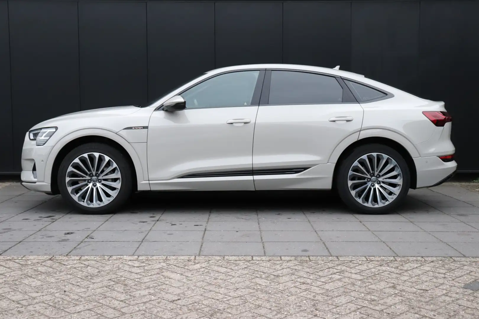 Audi e-tron Sportback 55 quattro Business edition 95 kWh | MEM Grijs - 2