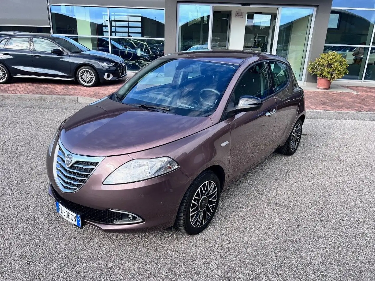 Lancia Ypsilon 1.2 69 CV 5 porte 30th Anniversary (Gold) Grigio - 1
