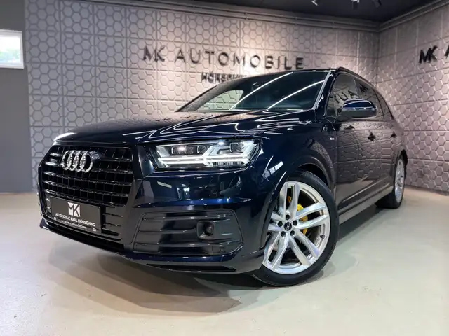 Audi Q7 view 2