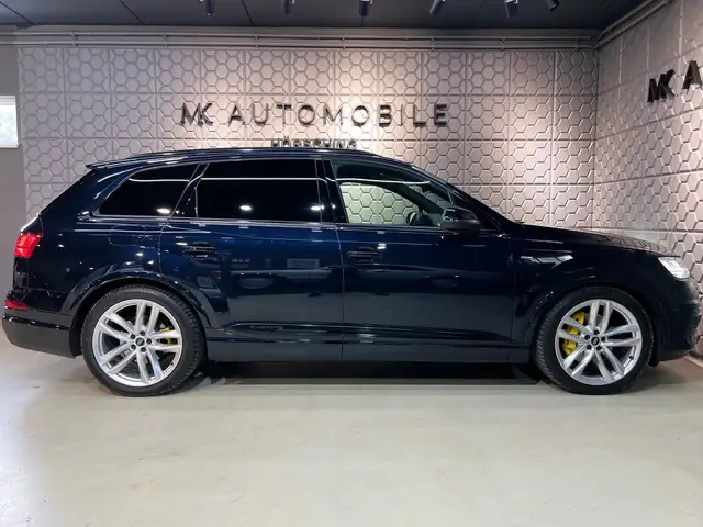Audi Q7 view 8