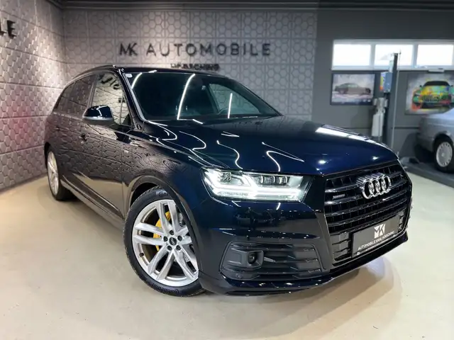 Audi Q7 view 4