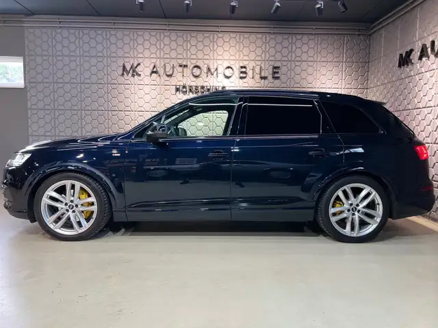 Audi Q7 view 6