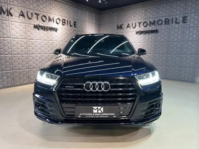 Audi Q7 view 3