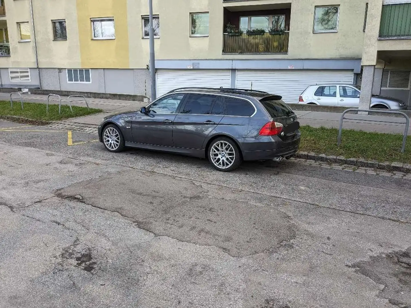 BMW 330 330xd Touring Aut. Gri - 2