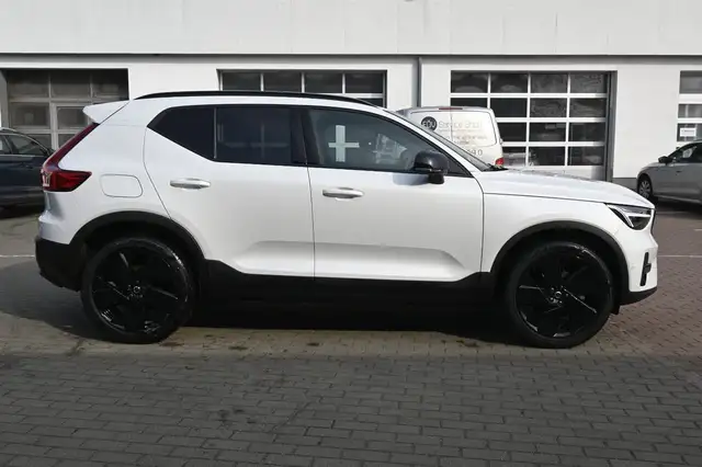 Volvo XC40 view 6