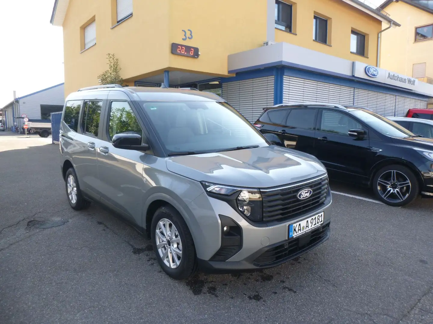 Ford Tourneo Courier 1.0 Titanium Winter-Paket Stříbrná - 1