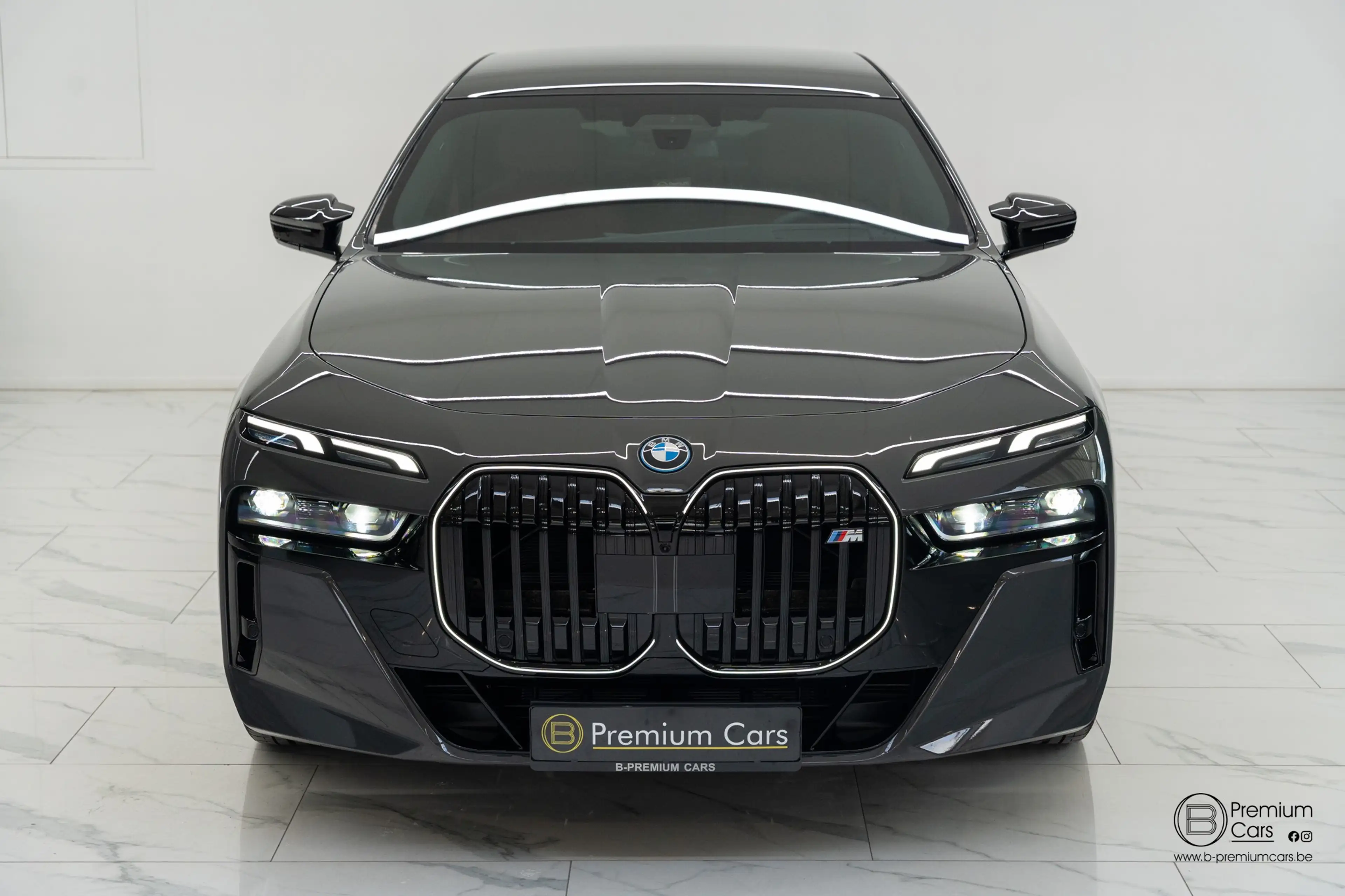 BMW 760 xDrive Individual! FULL OPTIONS! Black pack! — photo 5