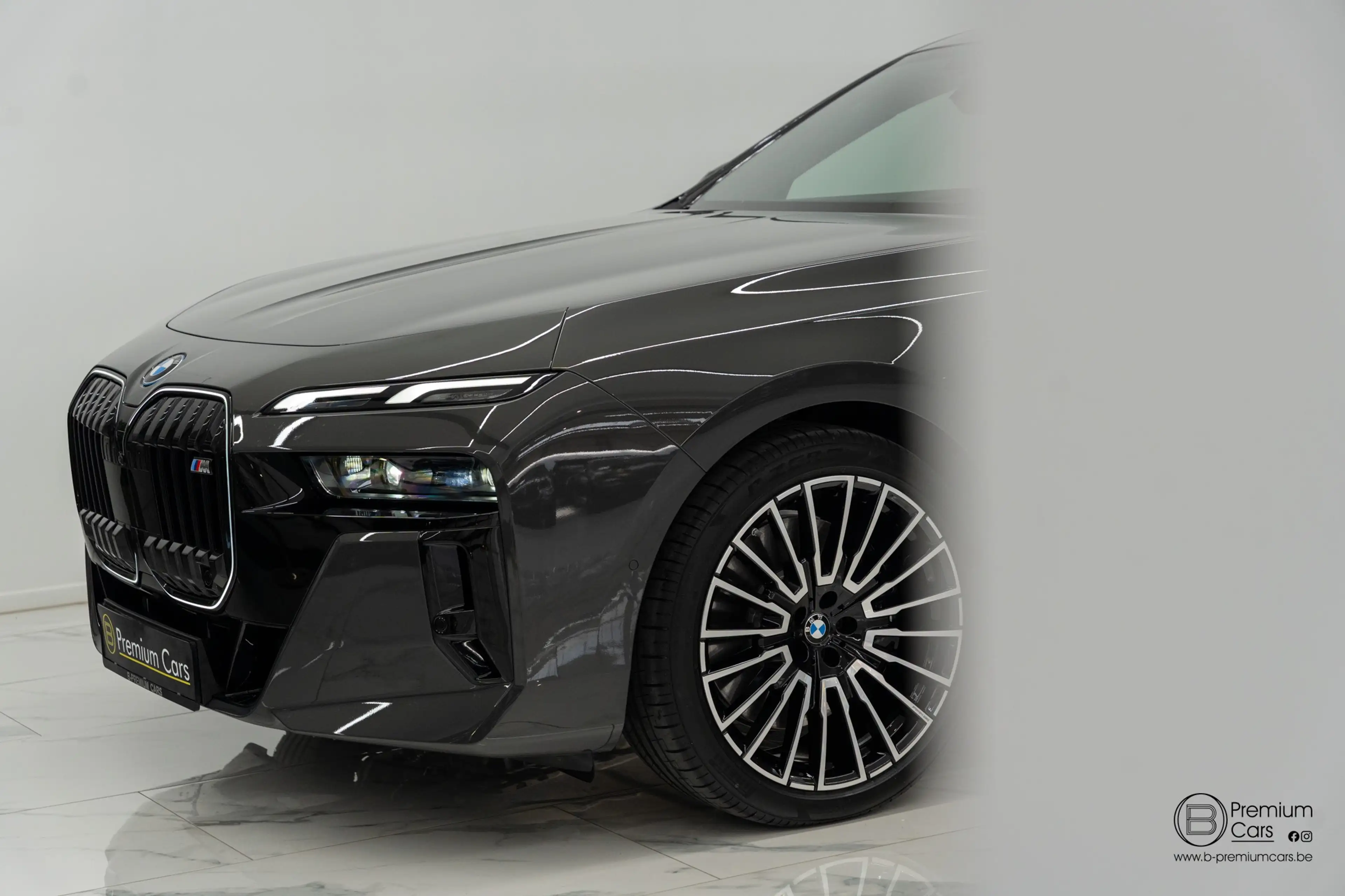 BMW 760 xDrive Individual! FULL OPTIONS! Black pack! — photo 13