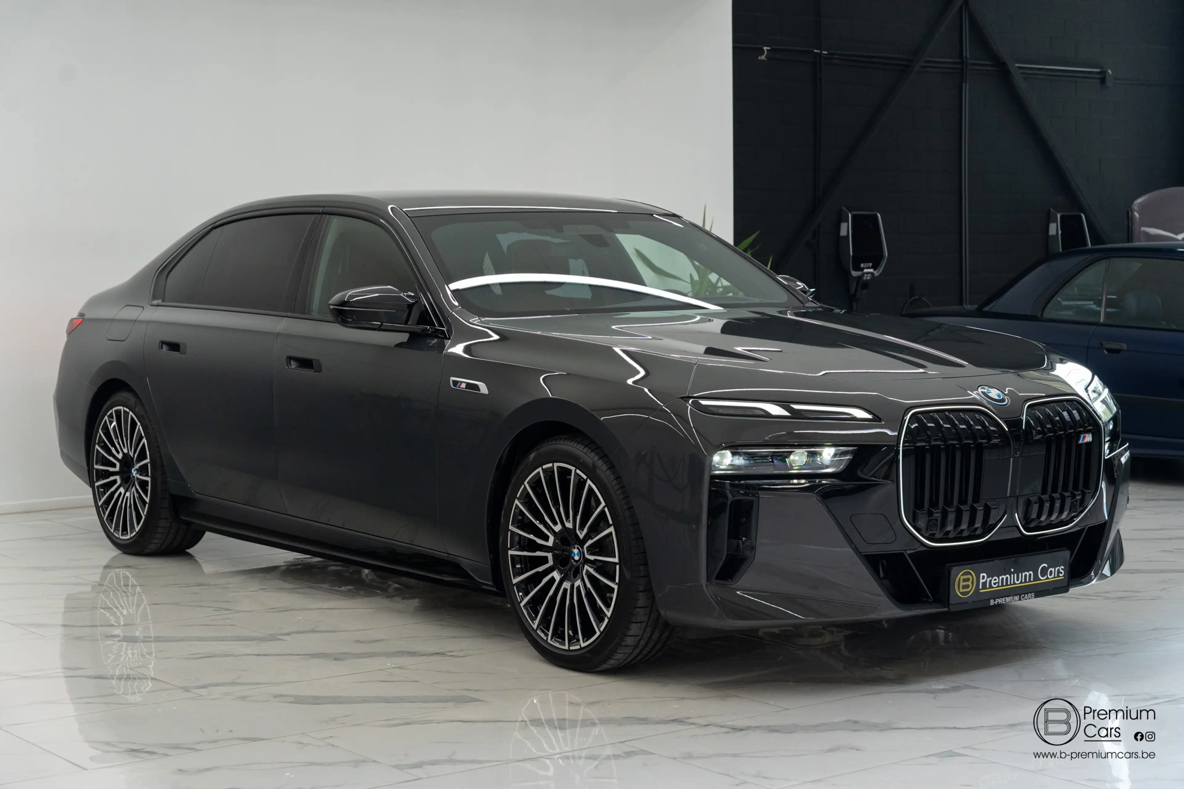 BMW 760 xDrive Individual! FULL OPTIONS! Black pack! — photo 6