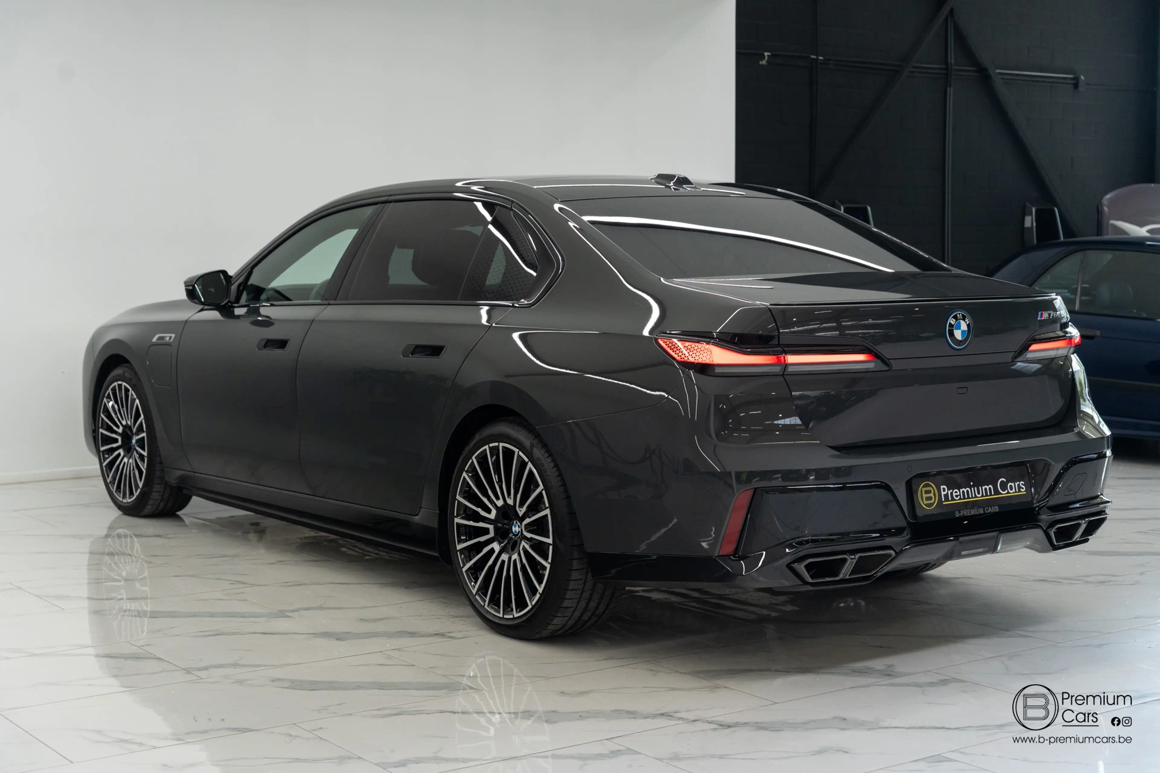 BMW 760 xDrive Individual! FULL OPTIONS! Black pack! — photo 15