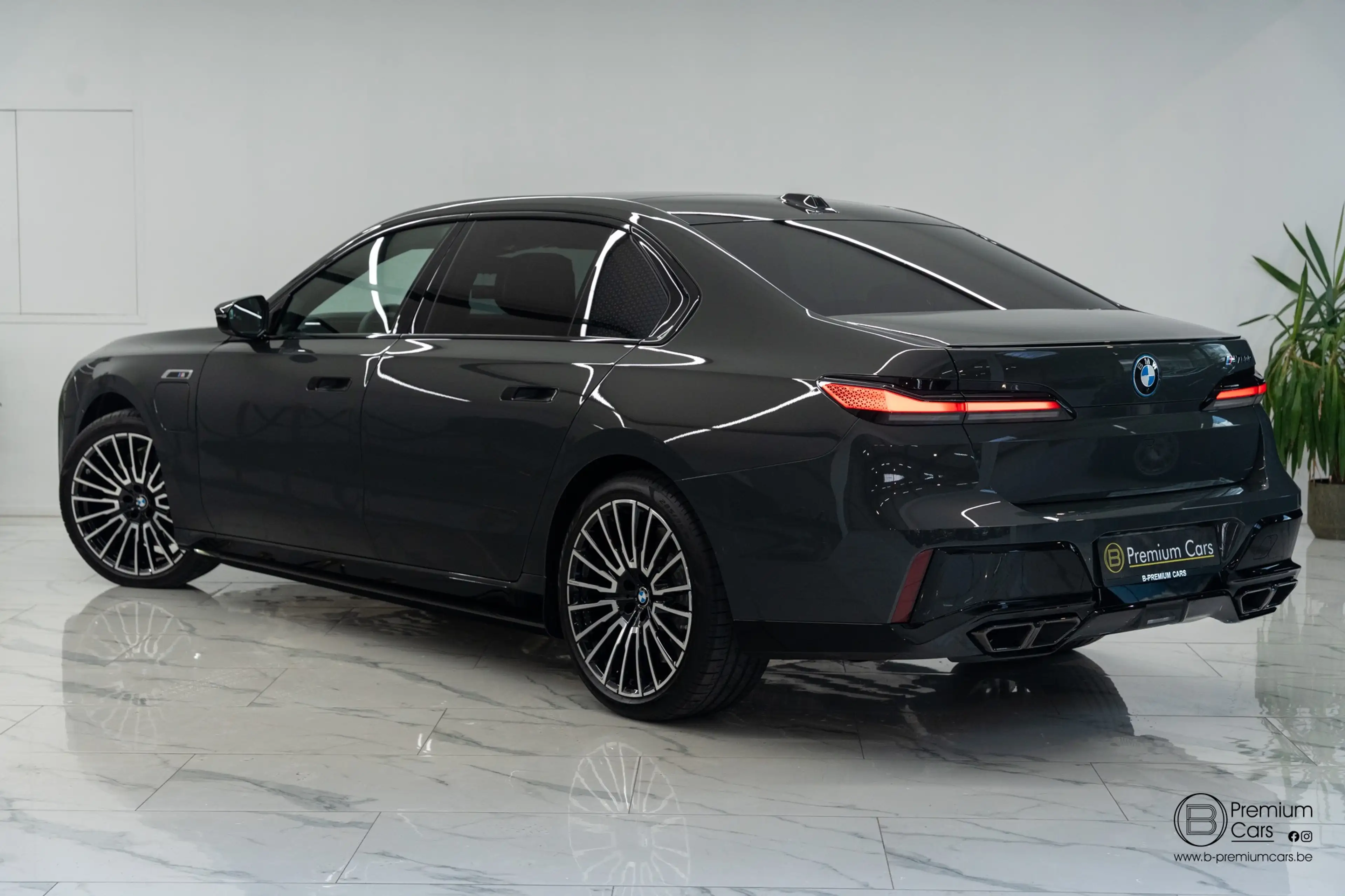 BMW 760 xDrive Individual! FULL OPTIONS! Black pack! — photo 14