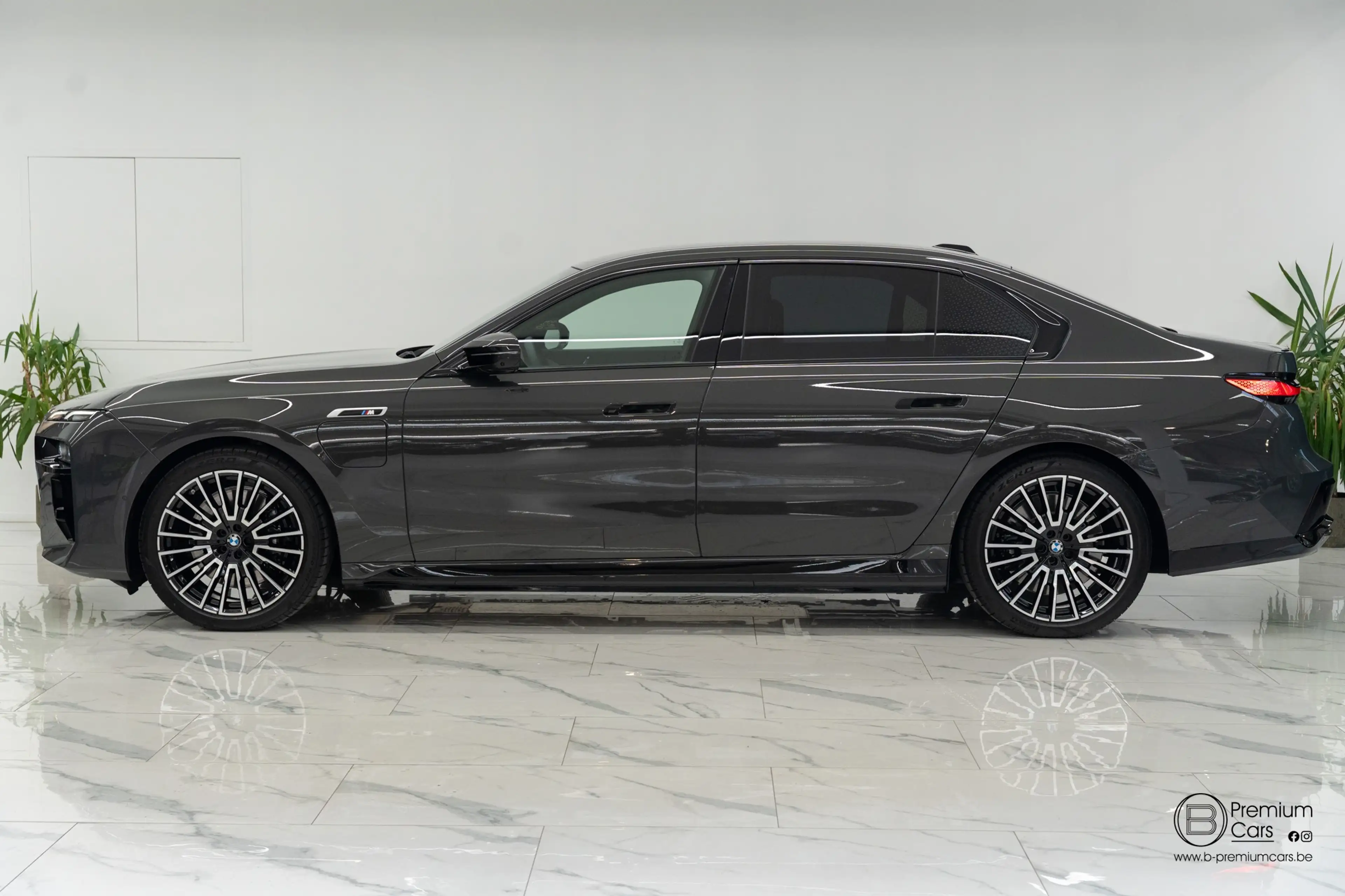 BMW 760 xDrive Individual! FULL OPTIONS! Black pack! — photo 9