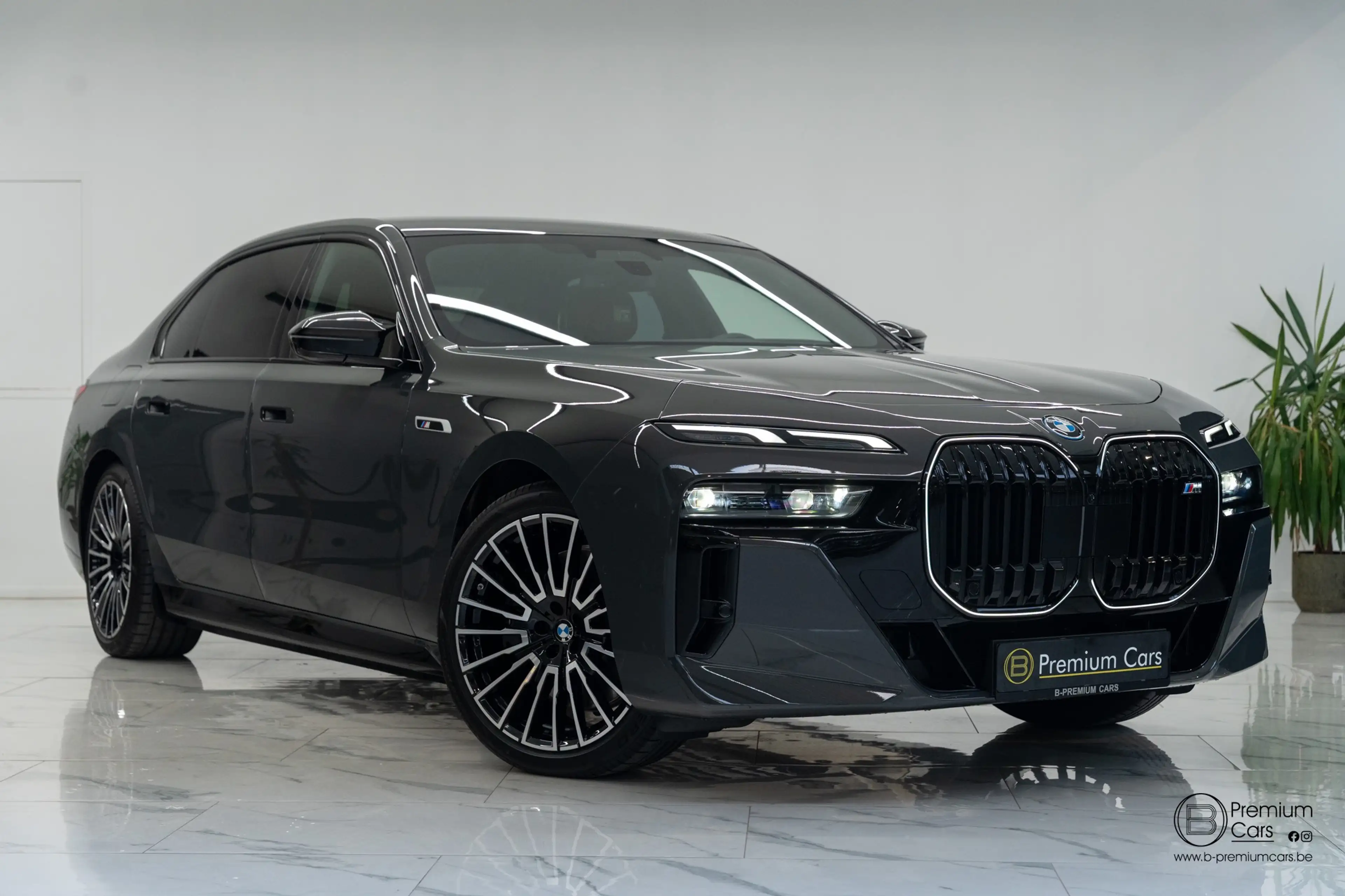BMW 760 xDrive Individual! FULL OPTIONS! Black pack! — photo 7