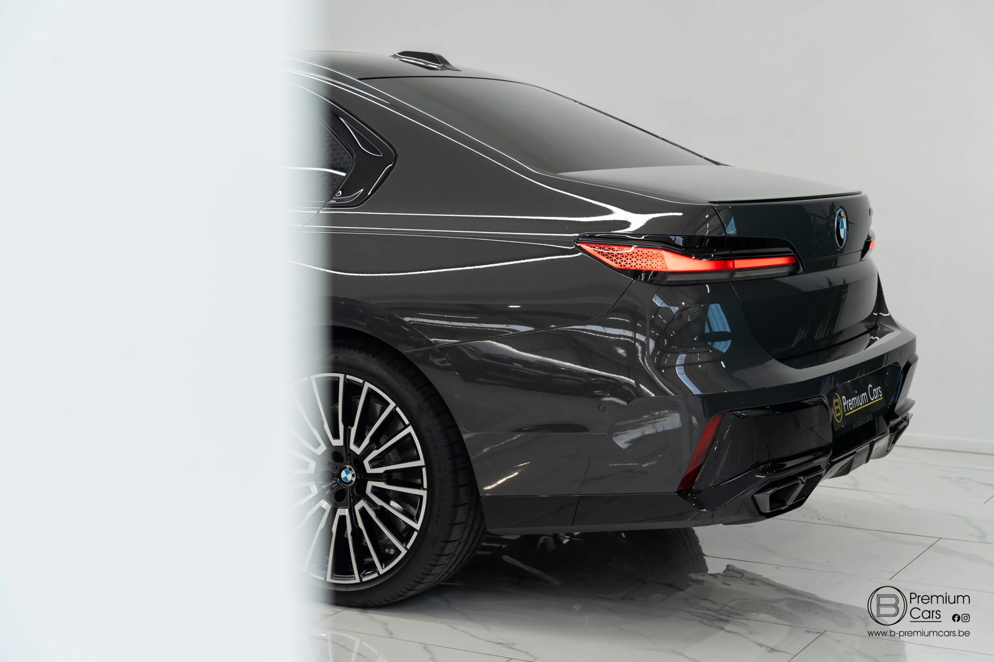 BMW 760 xDrive Individual! FULL OPTIONS! Black pack! — photo 12