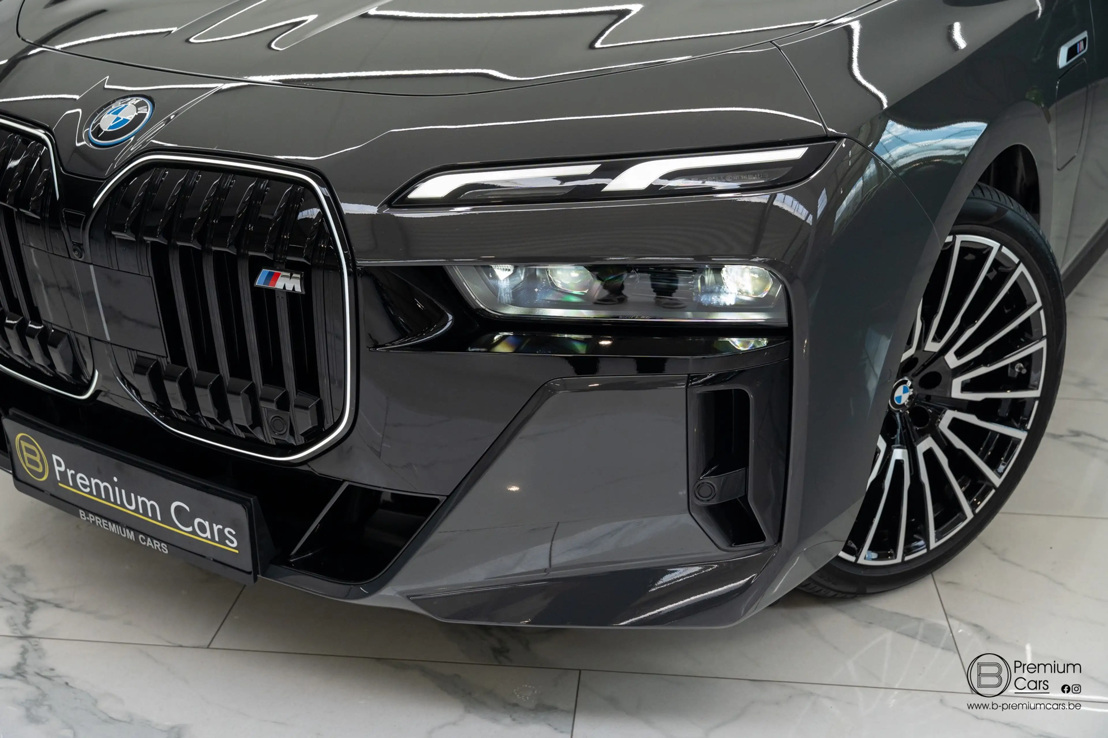 BMW 760 xDrive Individual! FULL OPTIONS! Black pack! — photo 3
