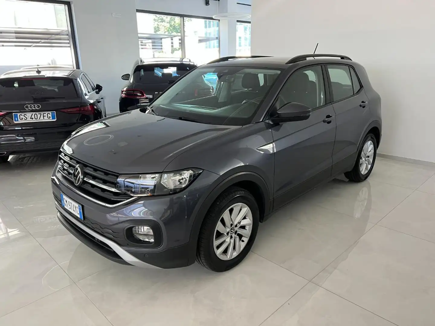 Volkswagen T-Cross 1.0 TSI Life 5 speed 4 doors Gris - 1