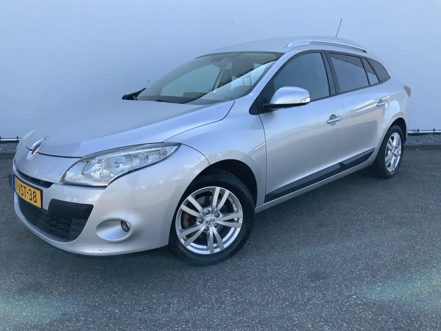 Renault Megane 1.5 dCi Expression Airco Navi Grijs Kenteken Euro Silver - 1