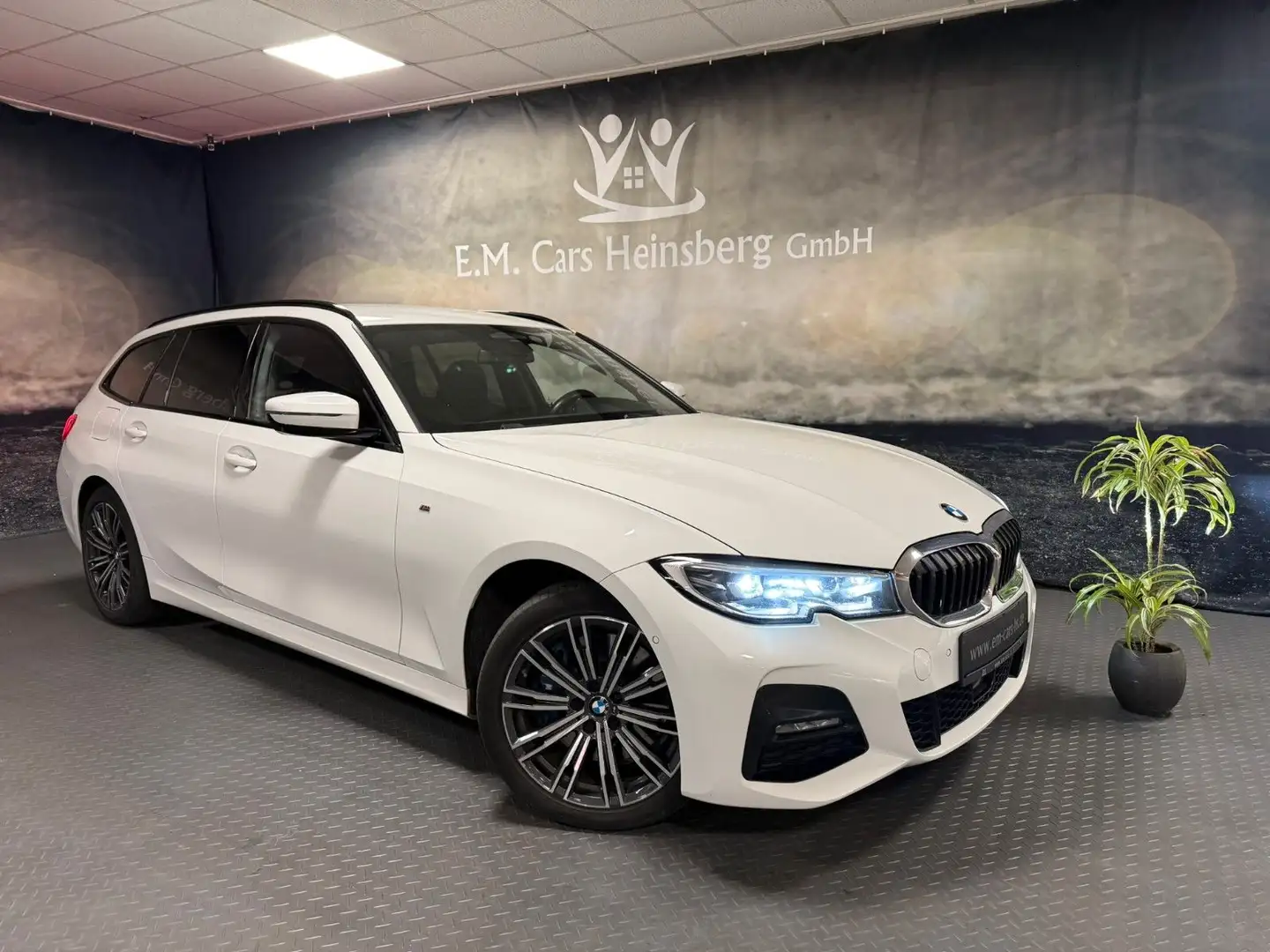 BMW 330 3 Touring 330 e xDrive M Sport Alcantara LED Blanc - 1