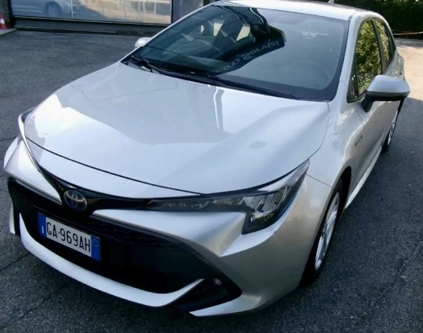 Toyota Corolla 1.8h Business cvt Argent - 2