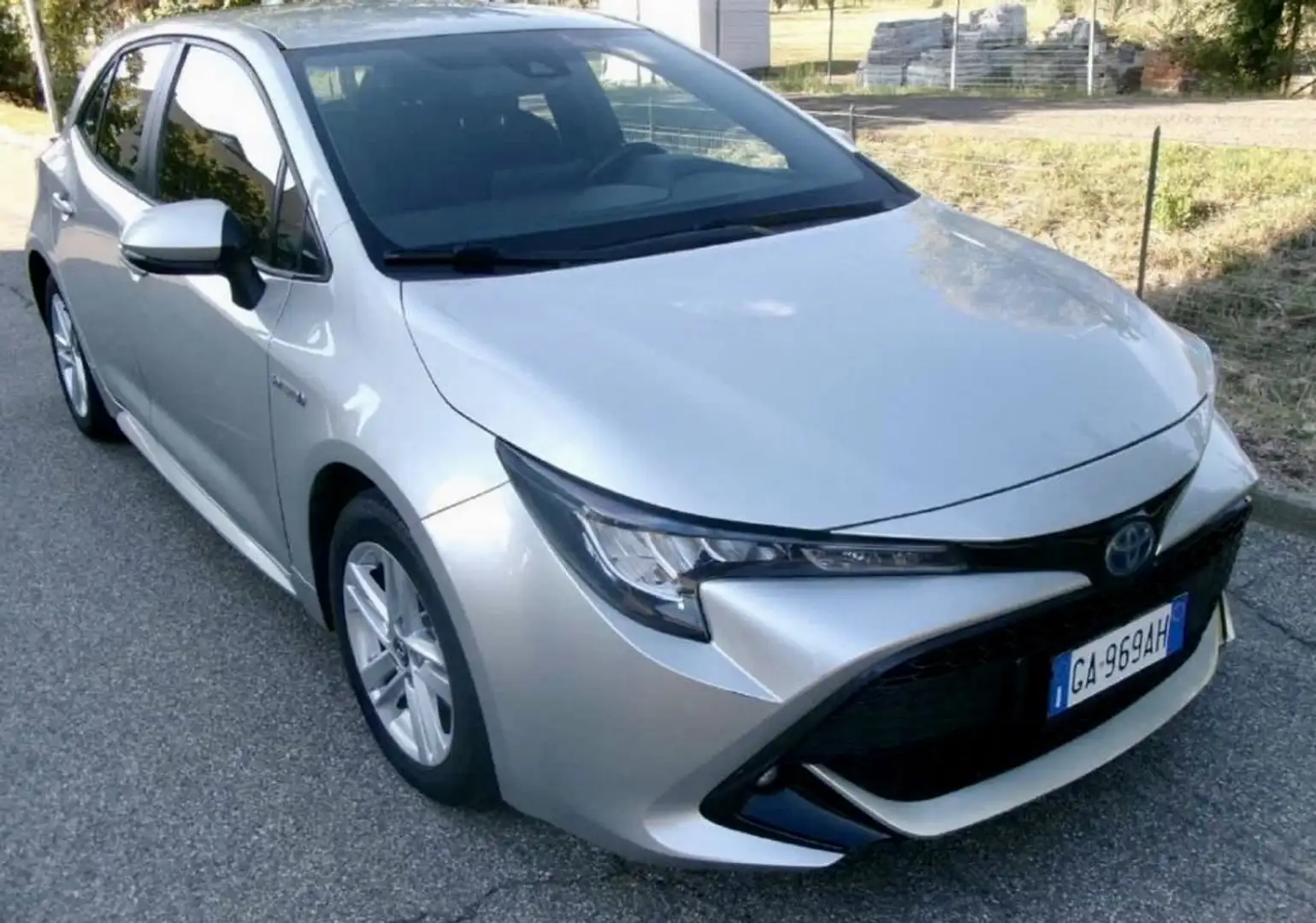 Toyota Corolla 1.8h Business cvt Argent - 1