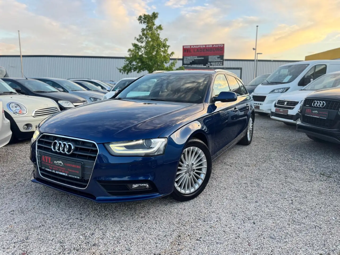 Audi A4 Attraction Blu/Azzurro - 1
