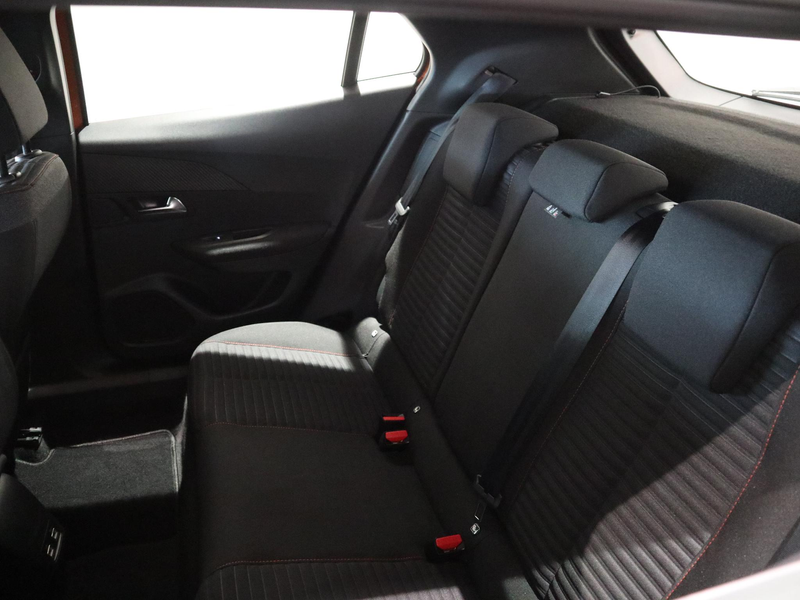 Peugeot e-2008 EV Active Pack 50 kWh — photo 10