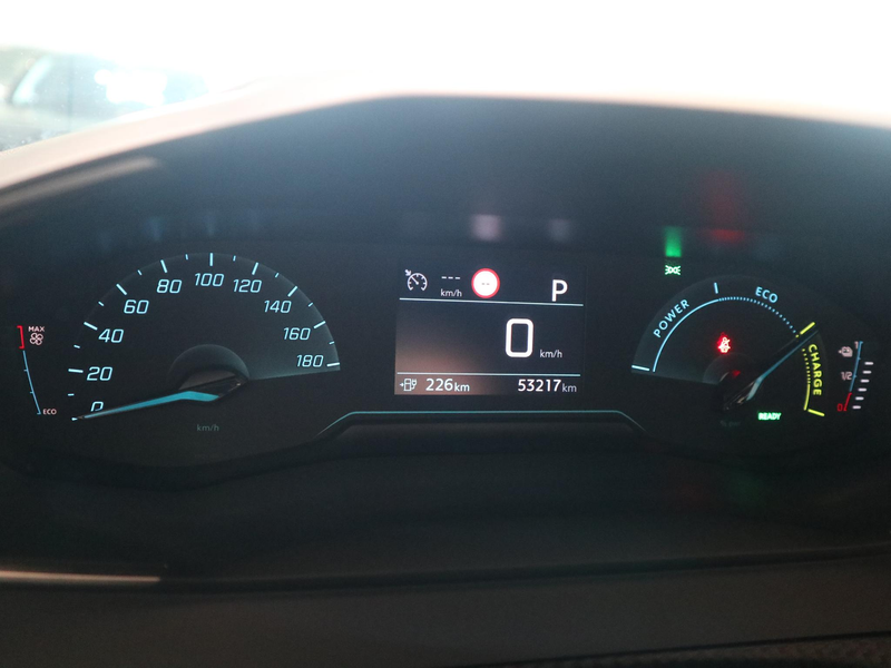 Peugeot e-2008 EV Active Pack 50 kWh — photo 11