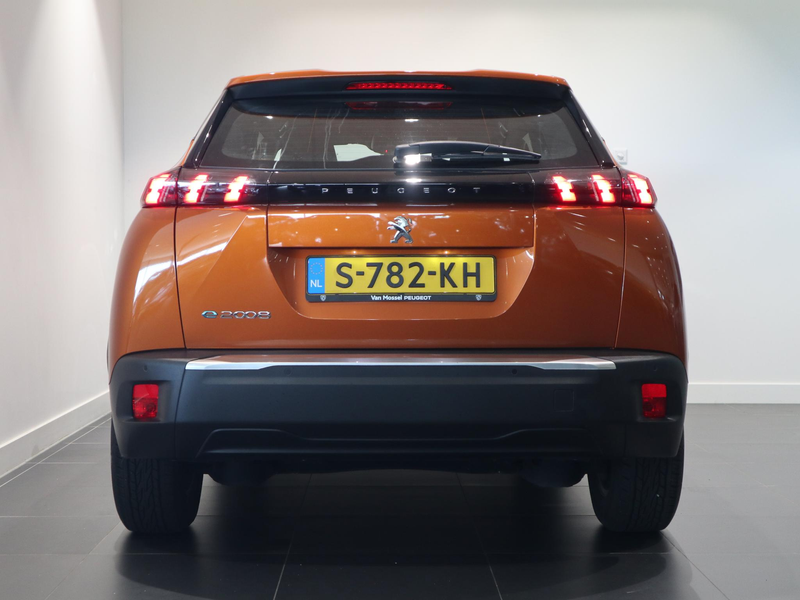 Peugeot e-2008 EV Active Pack 50 kWh — photo 6