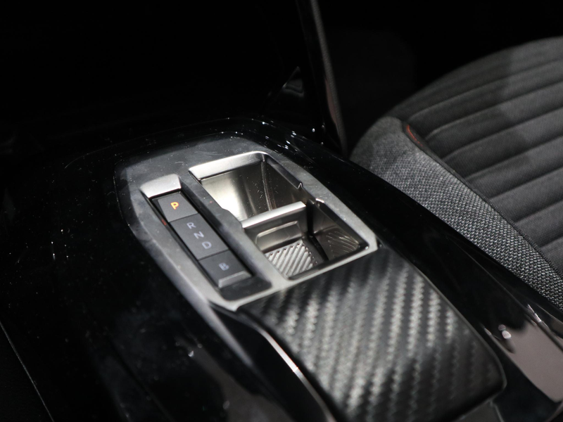 Peugeot e-2008 EV Active Pack 50 kWh — photo 15