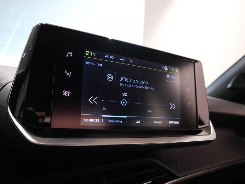 Peugeot e-2008 EV Active Pack 50 kWh — photo 12