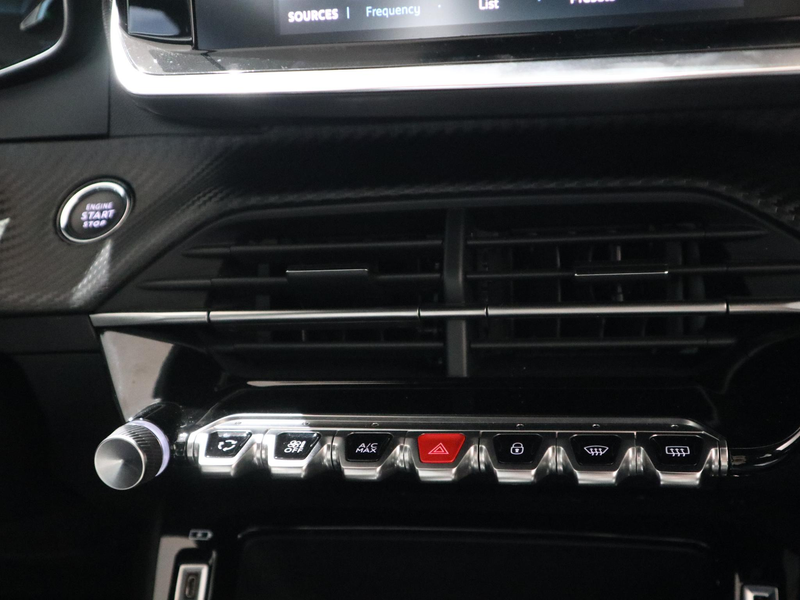 Peugeot e-2008 EV Active Pack 50 kWh — photo 14