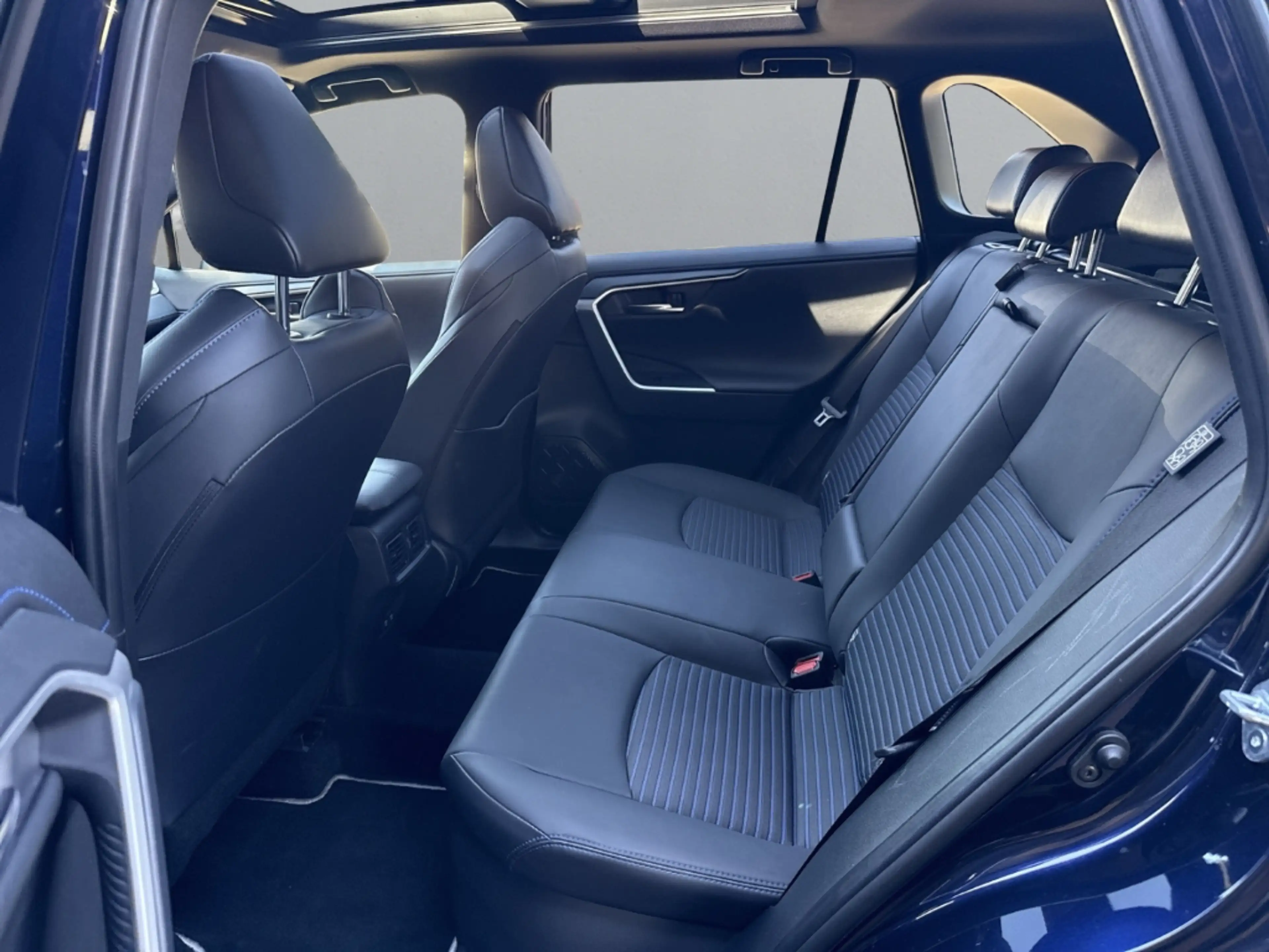 Toyota RAV 4 Hybrid 4x4 Style Selection *Panodach+Navi+Soundsys — photo 11