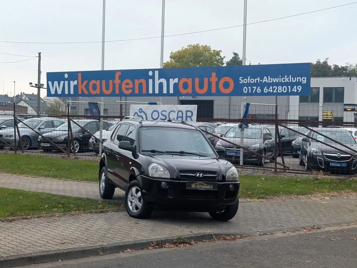 Hyundai TUCSON 2.0 GLS*1-HAND*KLIMA*LEDER*RADIO-CD*USB ! Schwarz - 1