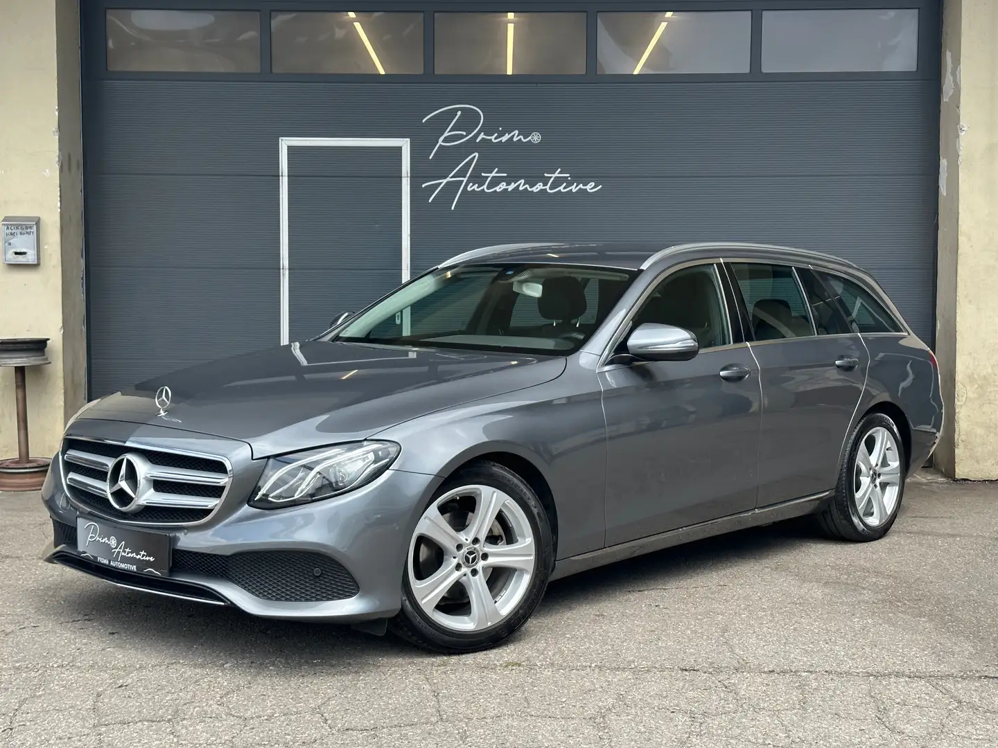 Mercedes-Benz E 220 d T Avantgarde 9G-Tronic 360° AHK* ab €249,- Grau - 2