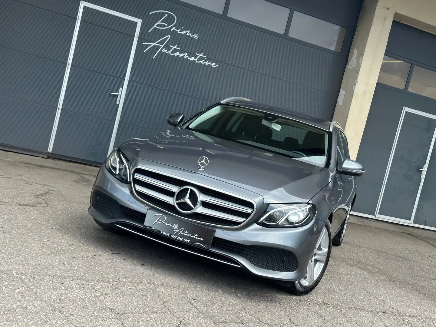 Mercedes-Benz E 220 d T Avantgarde 9G-Tronic 360° AHK* ab €249,- Grau - 1
